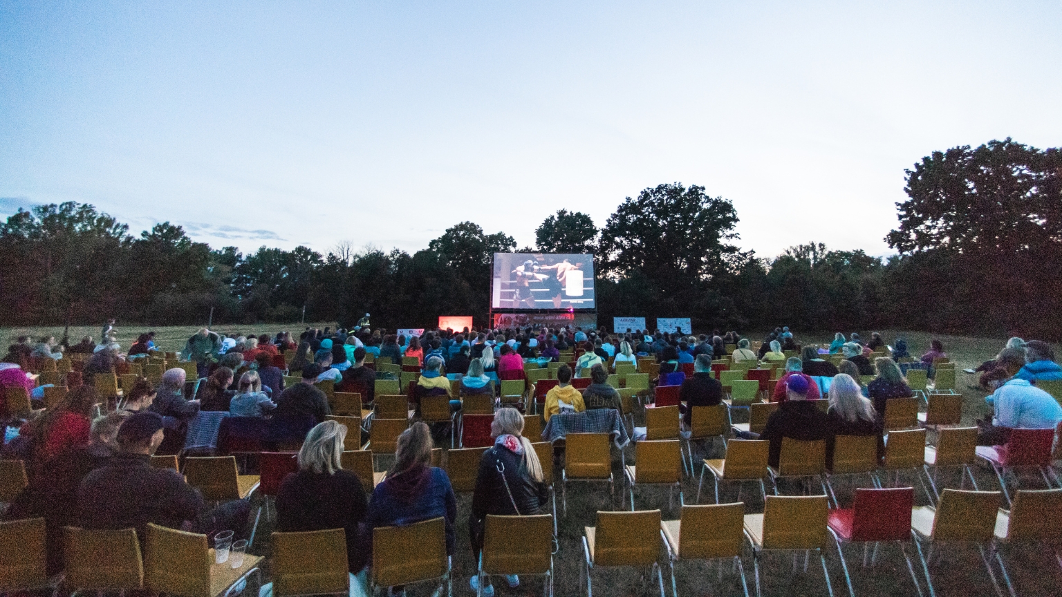 La guía esencial para proyectar cine al aire libre