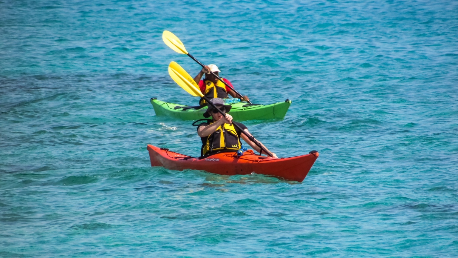 Guía segura para principiantes  al practicar kayak y paddle surf en Tenerife