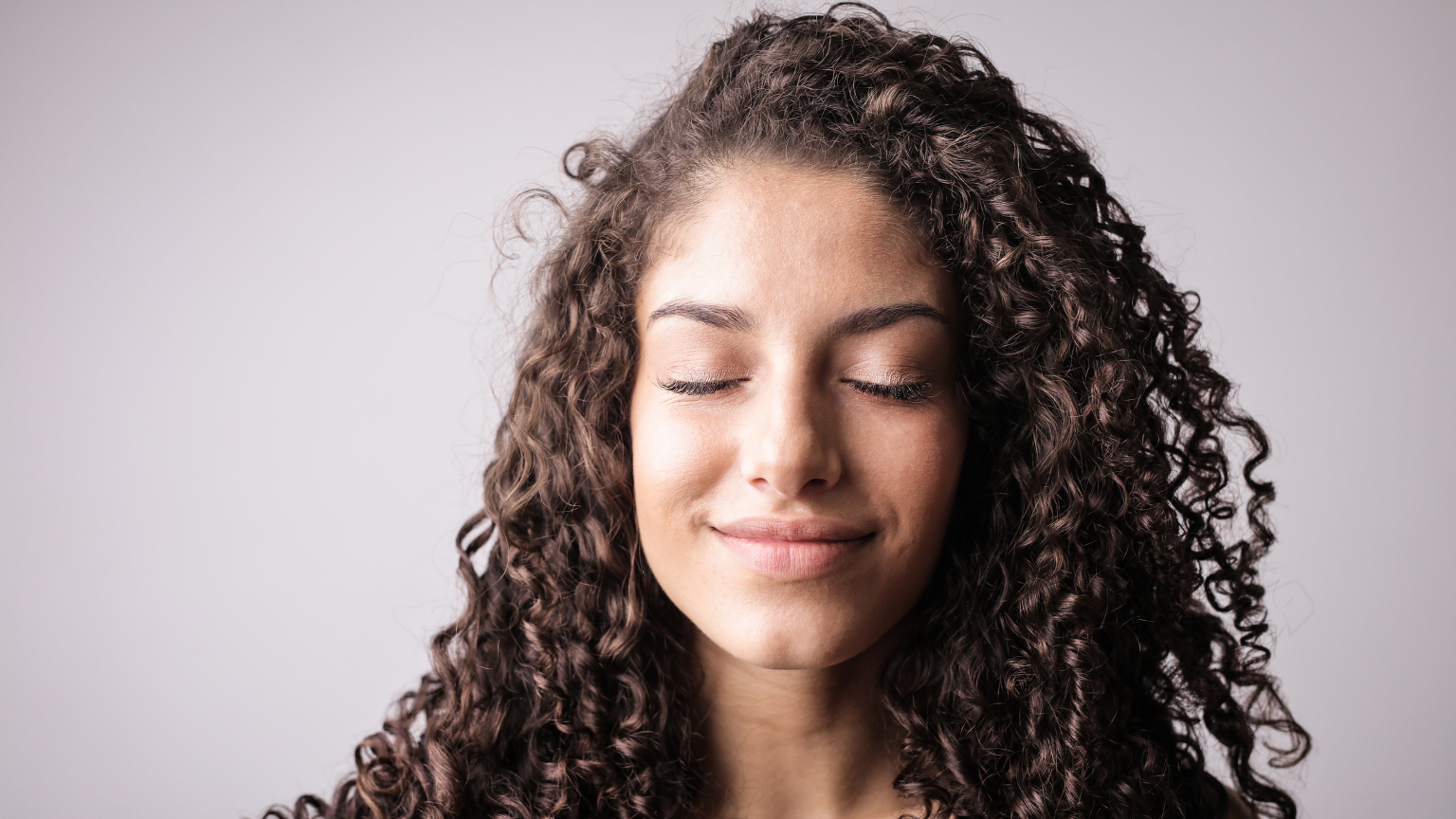 Los 10 mejores productos para cabello rizado según el método curly