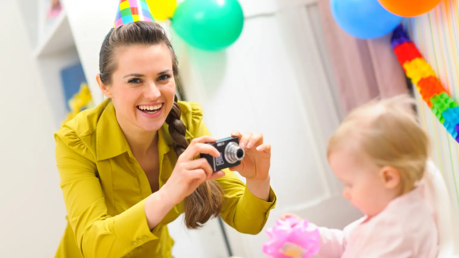 Captura cada momento especial del cumpleaños de tu bebé.