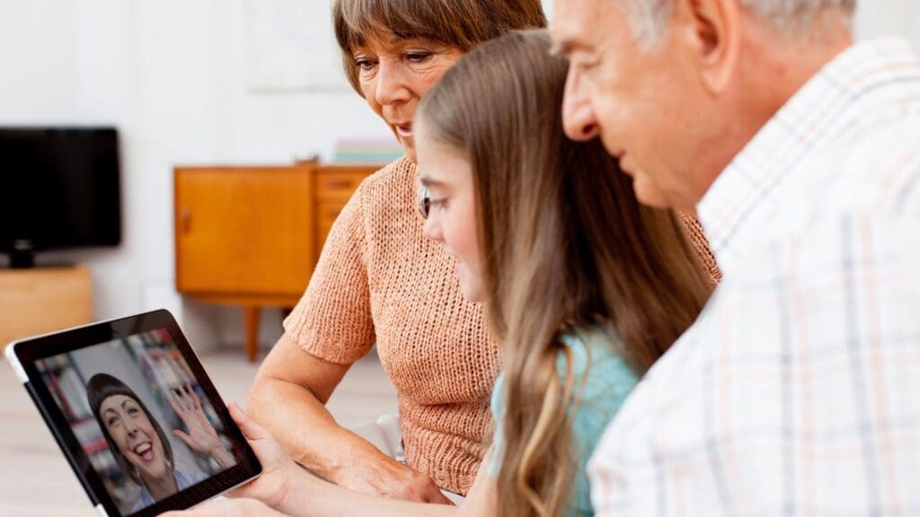 Psicóloga online brindando coaching infantil y asesoría a una familia para fortalecer el vínculo emocional y la inteligencia emocional de los niños.