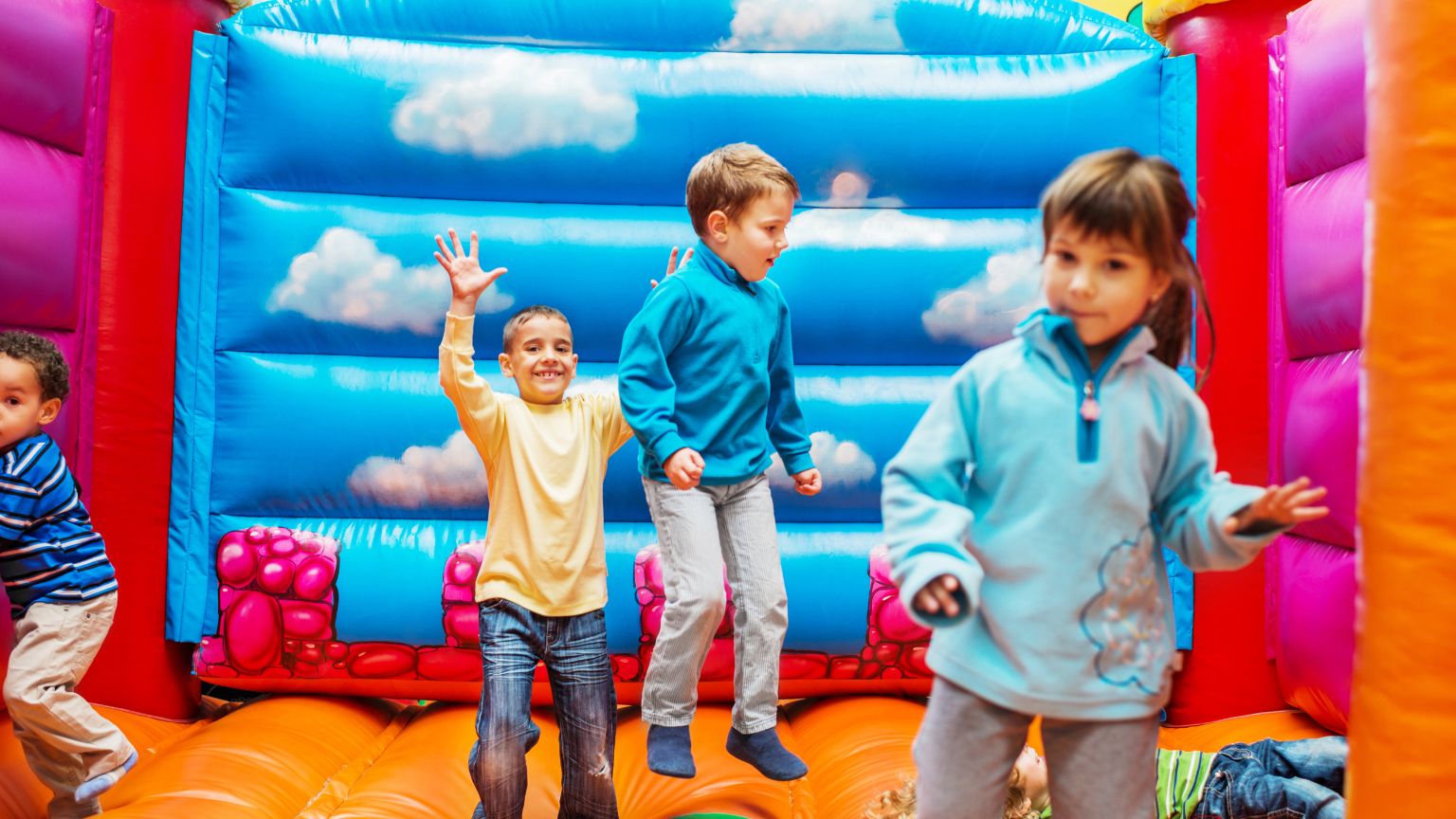 Organiza el mejor evento con el alquiler de castillos inflables.