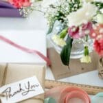 Regalos originales y creativos para sorprender en 2024, incluyendo gadgets tecnológicos, decoración minimalista y experiencias únicas
