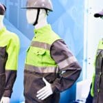 Trabajadores con uniformes de trabajo y equipo de seguridad industrial, mostrando casacas, botas de protección y ropa de trabajo profesional para la seguridad laboral.