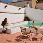 Casa rural rodeada de naturaleza en la Sierra de Aguafría, Monesterio. Perfecto para turismo rural en un entorno de paz, actividades al aire libre y descanso en plena naturaleza.