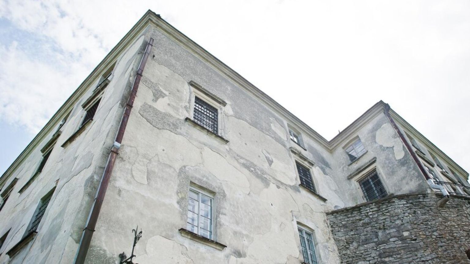 Cómo afecta la humedad a la estructura de un edificio y cómo prevenirla.