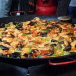 La paella es uno de los platos más destacados de la gastronomía europea.