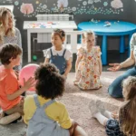 Aprende qué factores son clave para elegir la mejor escuela infantil para el desarrollo de tu hijo.