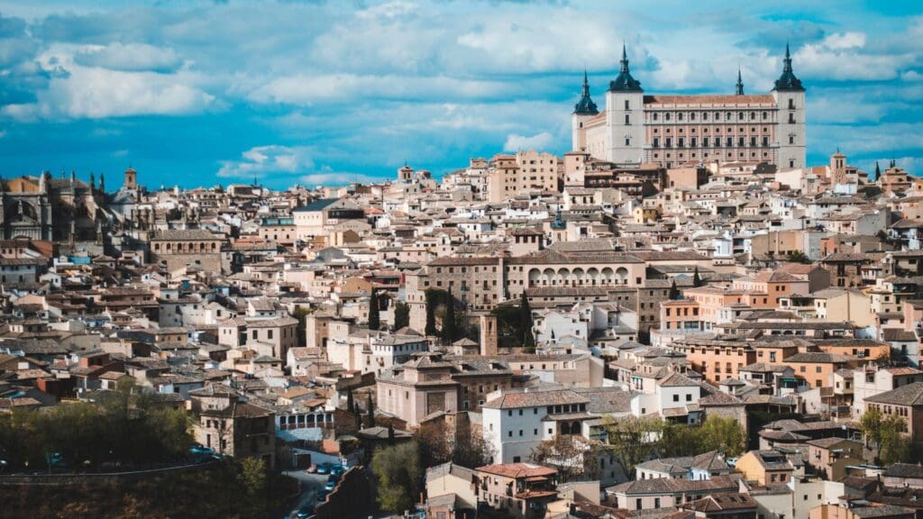 Descubre la majestuosidad de las ciudades medievales europeas.