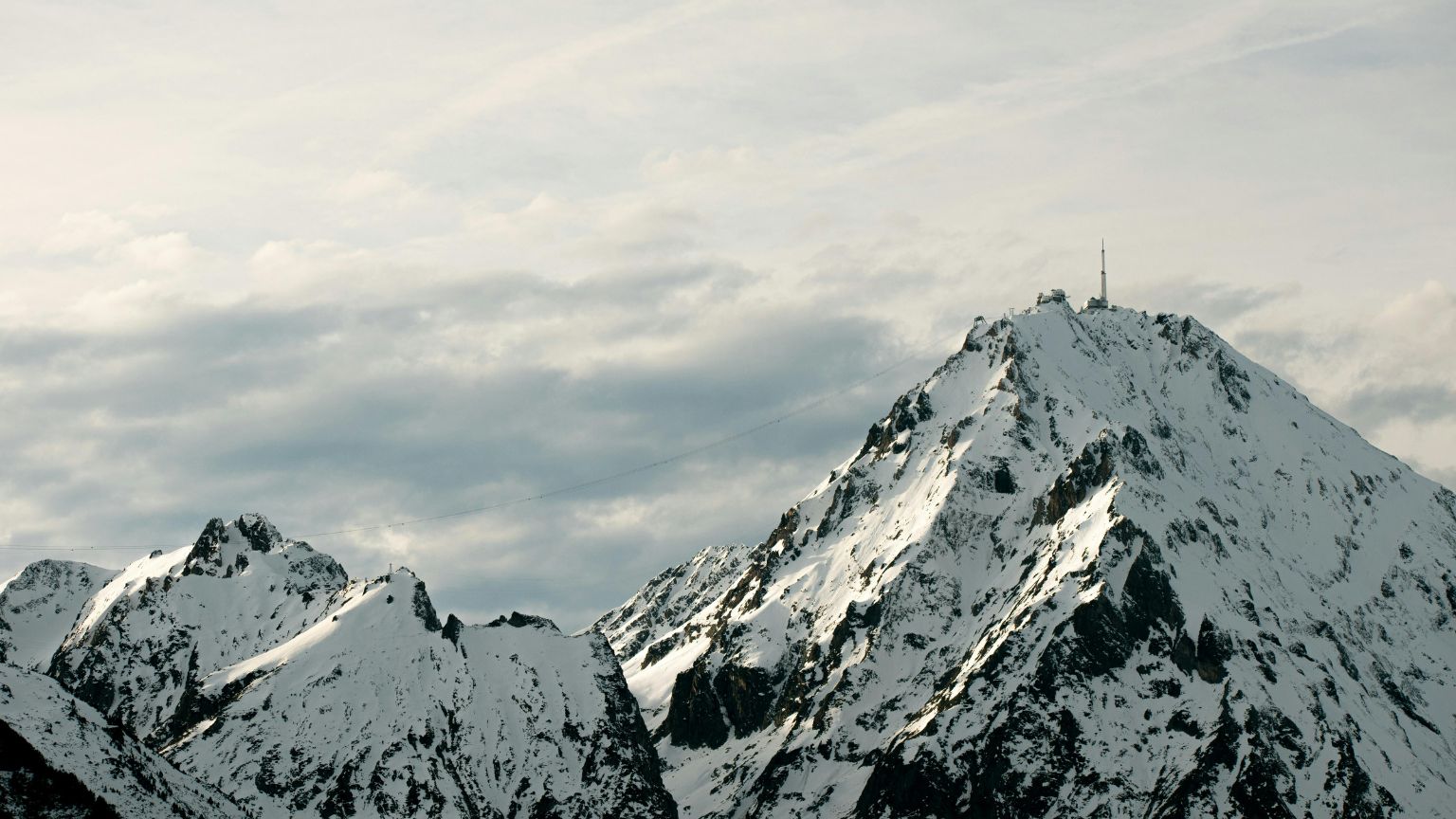 Vive experiencias de aventura con el turismo en Pirineos.