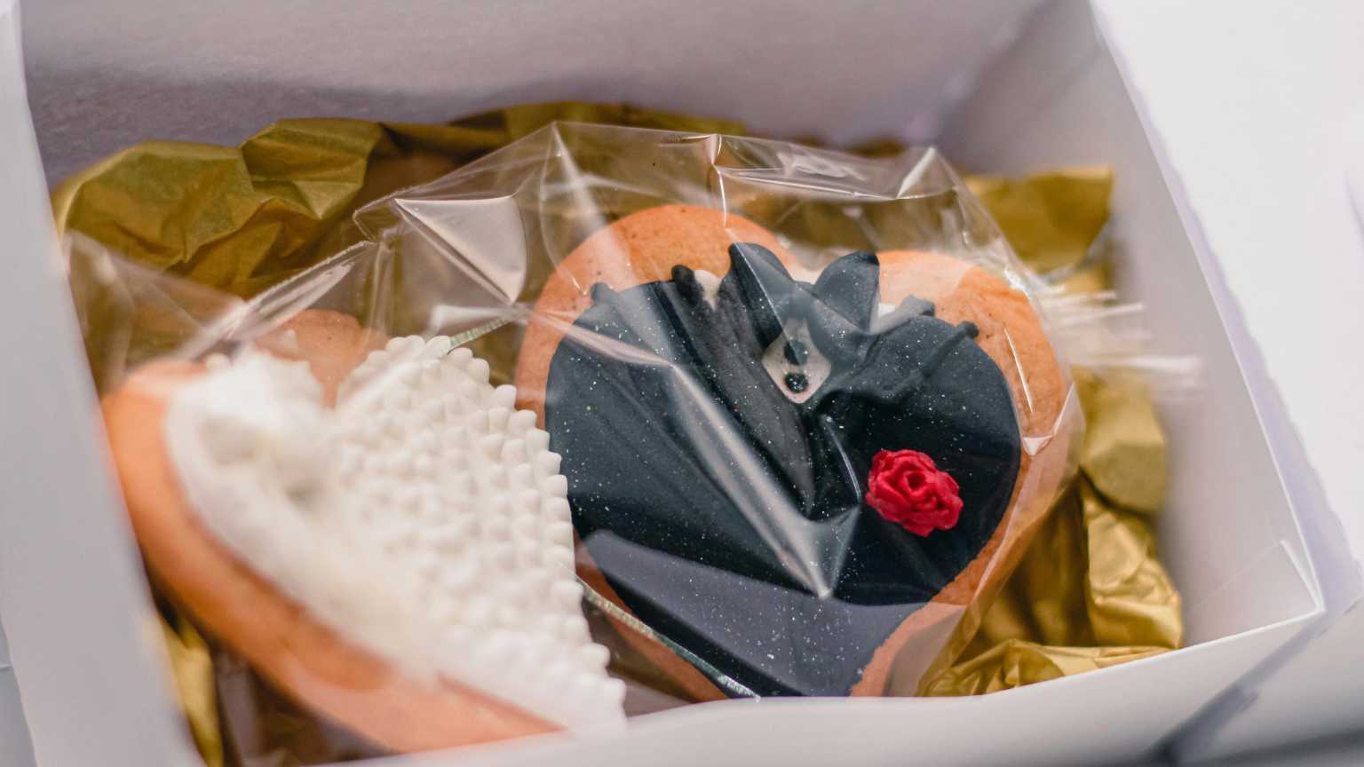 Diseño clásico de galletas personalizadas para boda.