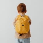 Mochila para bebé de algodón con diseño ergonómico, ideal para llevar pañales y accesorios esenciales. Práctica, cómoda y perfecta para el día a día.