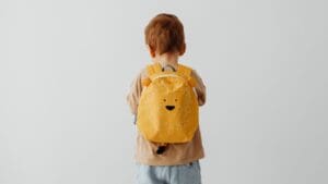 Mochila para bebé de algodón con diseño ergonómico, ideal para llevar pañales y accesorios esenciales. Práctica, cómoda y perfecta para el día a día.