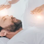 ¿Sufres de estrés, dolor o fatiga? Aprende a reconocer las 9 señales que indican que es el momento perfecto para recibir Reiki y restaurar tu equilibrio.