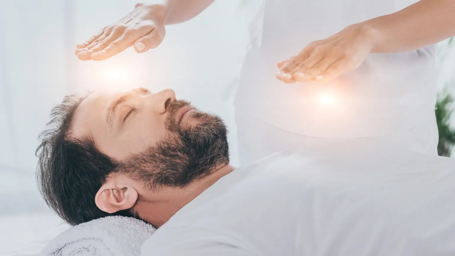 ¿Sufres de estrés, dolor o fatiga? Aprende a reconocer las 9 señales que indican que es el momento perfecto para recibir Reiki y restaurar tu equilibrio.