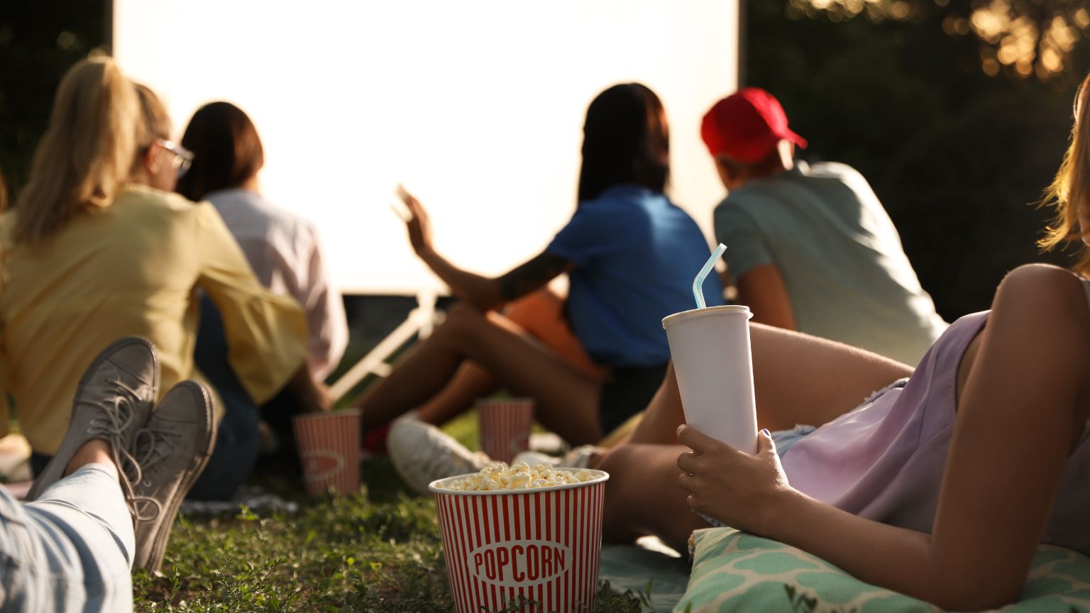 CINE AL AIRE LIBRE CINE PARA ESPACIOS DE INTERIOR