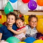 Juegos y actividades imprescindibles para una fiesta infantil exitosa.