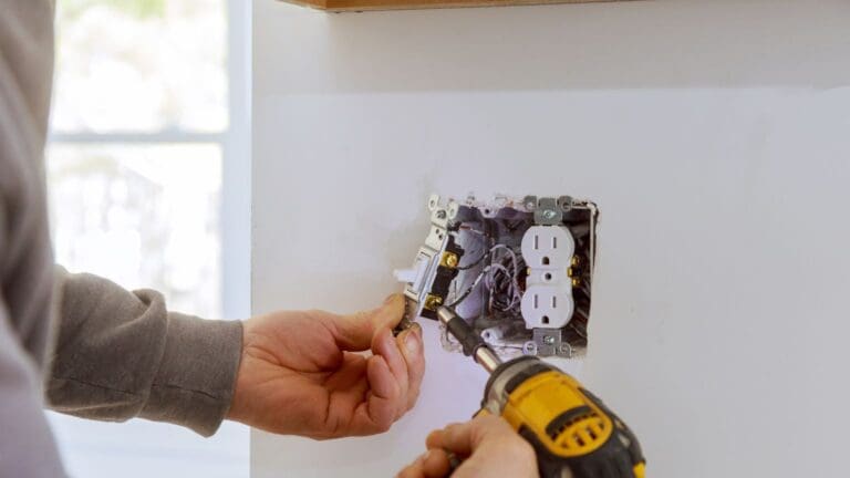 5 señales de que necesitas renovar tu instalación eléctrica.
