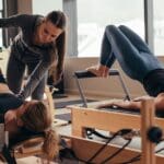 Beneficios reales del pilates para personas con dolores crónicos.