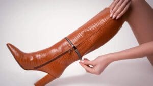 Botas convertibles para mujer que combinan versatilidad y estilo en un solo par, perfectas para transformar tu look de casual a elegante en segundos.