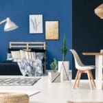 Espacio multifuncional en el hogar con diseño inteligente, mobiliario modular y decoración moderna para optimizar cada rincón.