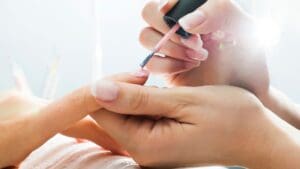 Guía definitiva para comprar en una tienda de uñas online sin equivocarte.