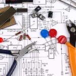Selección de componentes electrónicos por parte de un proveedor técnico con stock y soporte en España.