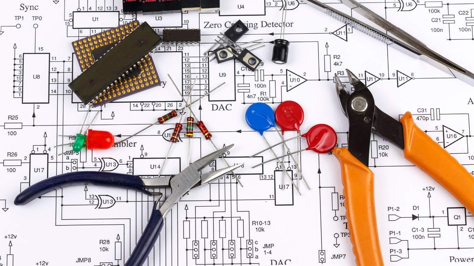Selección de componentes electrónicos por parte de un proveedor técnico con stock y soporte en España.