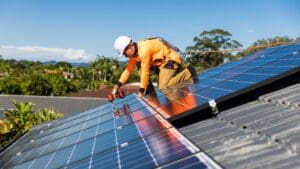 Las claves para reducir tu factura de luz con energía solar.