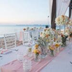 Boda de lujo en un escenario exclusivo de Europa, con decoración elegante y vistas impresionantes para un evento inolvidable.