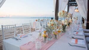 Boda de lujo en un escenario exclusivo de Europa, con decoración elegante y vistas impresionantes para un evento inolvidable.