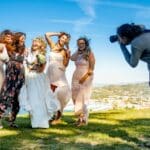 Fotógrafo profesional en Valencia capturando una sesión familiar al atardecer en la playa