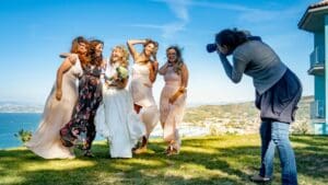 Fotógrafo profesional en Valencia capturando una sesión familiar al atardecer en la playa