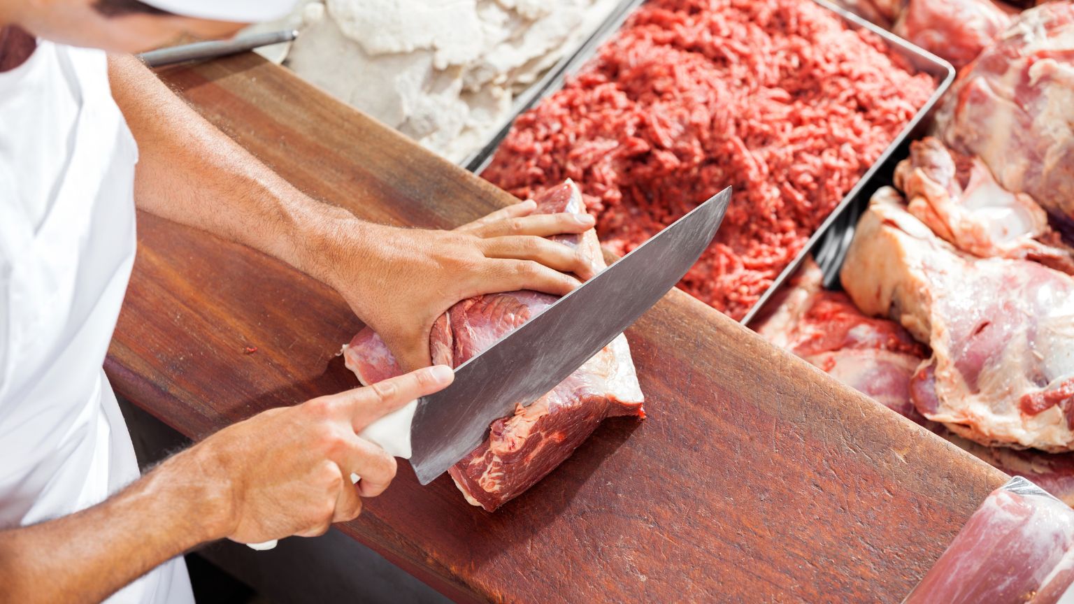 Selección de cortes de carne de ternera y cerdo con presentación gourmet lista para entrega a domicilio en Madrid