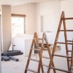 Reforma integral de vivienda con diseño funcional, mejoras energéticas y distribución optimizada para aumentar su valor y confort.