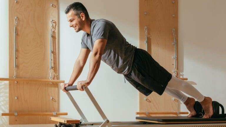 ¿Por qué cada vez más personas apuestan por el pilates terapéutico?