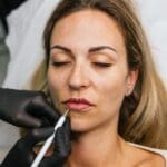 Diseño y micropigmentación de cejas, técnicas avanzadas de micropigmentación.