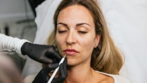Diseño y micropigmentación de cejas, técnicas avanzadas de micropigmentación.