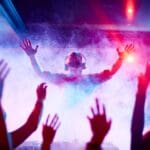 ¿Por qué contratar un DJ profesional transforma tu evento?