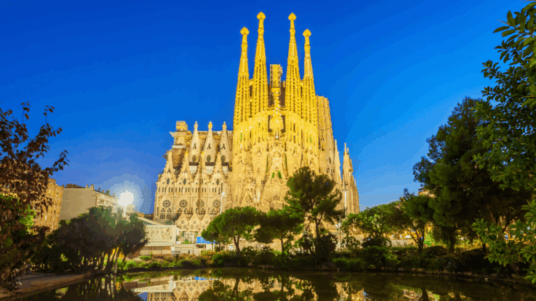 ¿Por qué hacer una visita guiada a la Sagrada Familia?
