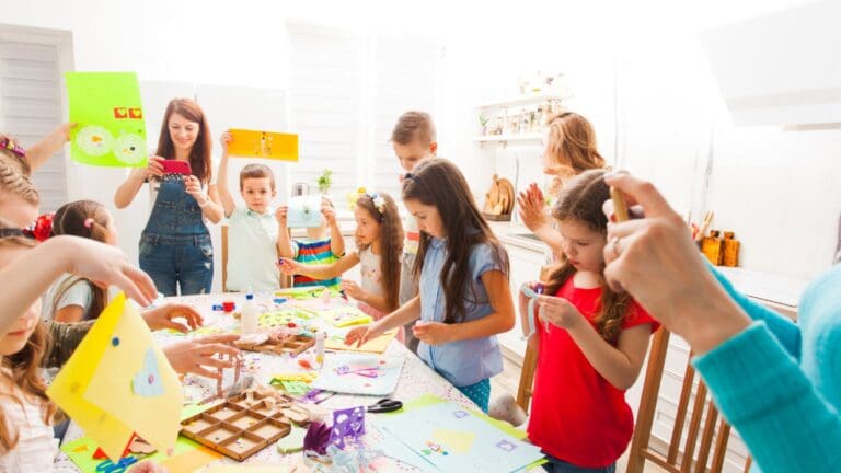 Empresa dedicada artes escénicas, la educación en artes escénicas