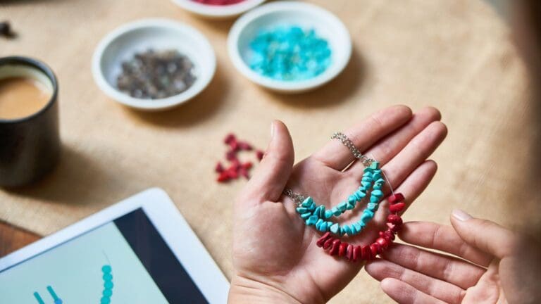 ¿Qué tipo de joyería artesanal es ideal para el verano?