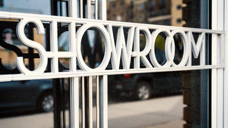 Consejos para visitar un showroom de moda y no perder detalle