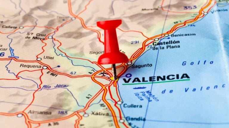 Mapa de rutas para excursiones en Valencia con localización destacada en la ciudad.