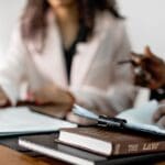 ¿Por qué contar con un abogado experto en extranjería marca la diferencia?