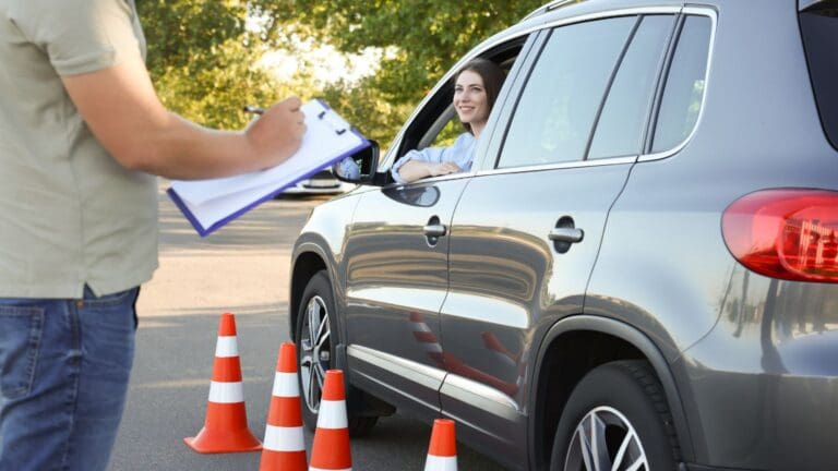 Escuela de manejo curso carnet de coche autoescuela cerca sacar carnet de moto clases prácticas coche test online carnet curso intensivo de conducción formación teórica clases moto a2 profesor autoescuela preparar examen tráfico