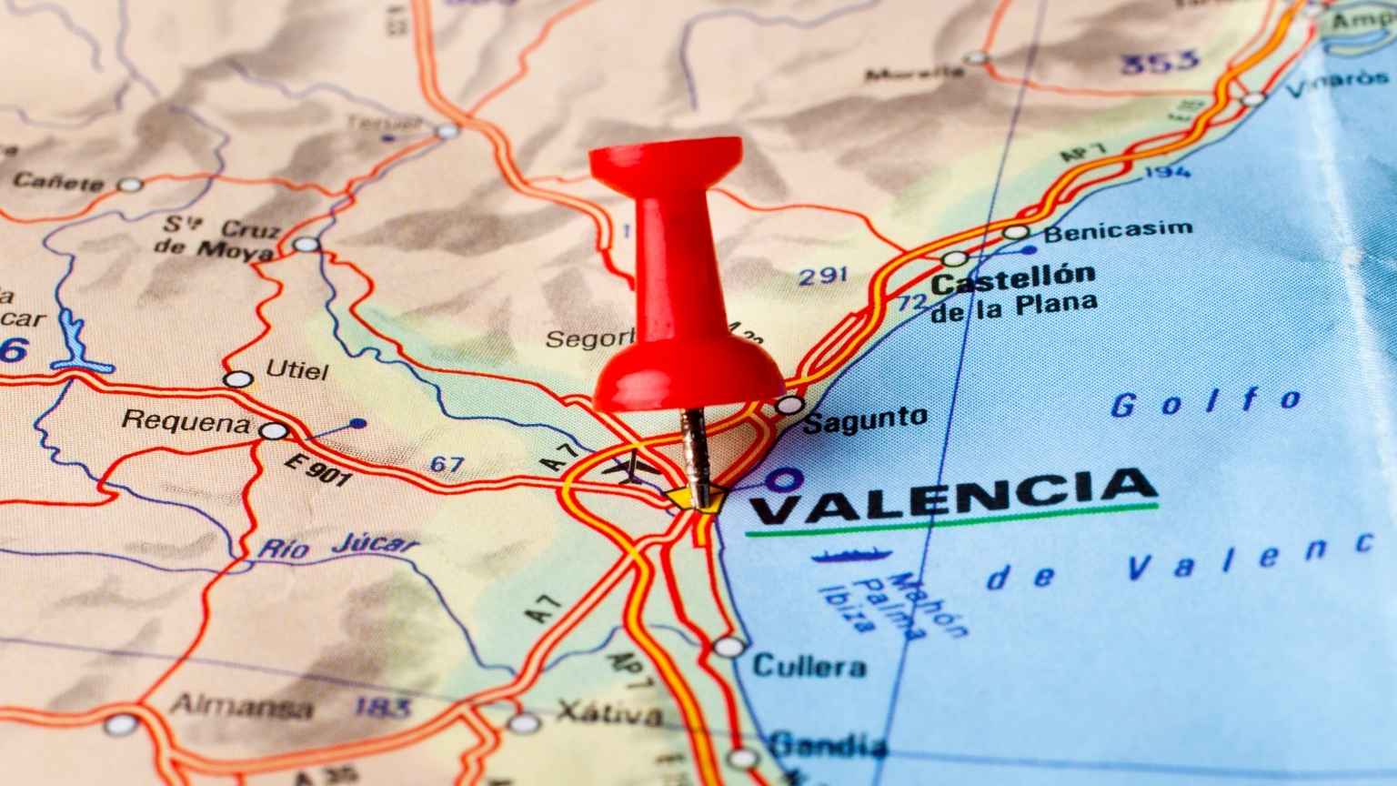 Mapa de la Comunidad Valenciana con una chincheta en Valencia, destacando su ubicación como destino clave para viajar en caravana.