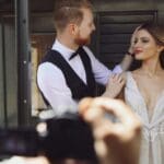 Reportaje de boda natural y espontáneo con fotógrafo de bodas profesional capturando momentos auténticos de la ceremonia y celebración