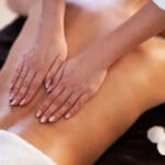 Masajes relajantes que favorecen el descanso y mejoran la salud de la piel y el cuerpo.