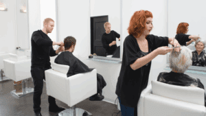 Peluquería unisex moderna para todos los estilos y edades
